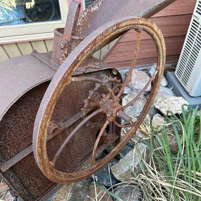ANTIQUE HAND CRANK DEERING CORN SHELLER