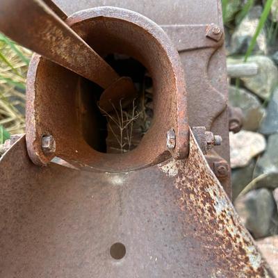 ANTIQUE HAND CRANK DEERING CORN SHELLER