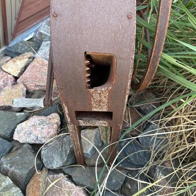 ANTIQUE HAND CRANK DEERING CORN SHELLER