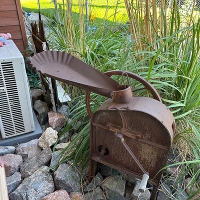 ANTIQUE HAND CRANK DEERING CORN SHELLER