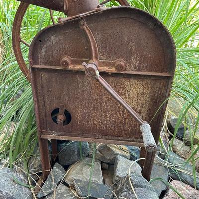 ANTIQUE HAND CRANK DEERING CORN SHELLER