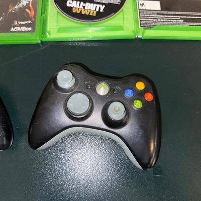 XBOX ONE CALL OF DUTY GAME AND 2 WIRELESS REMOTES