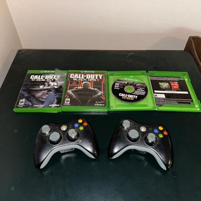 XBOX ONE CALL OF DUTY GAME AND 2 WIRELESS REMOTES