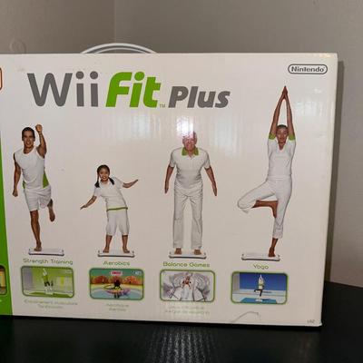 NEW Wii FIT PLUS