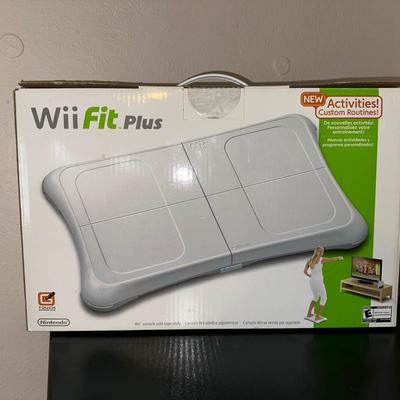 NEW Wii FIT PLUS