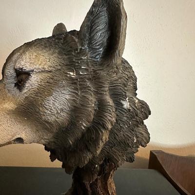 2 RESIN STATUES