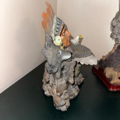 2 RESIN STATUES