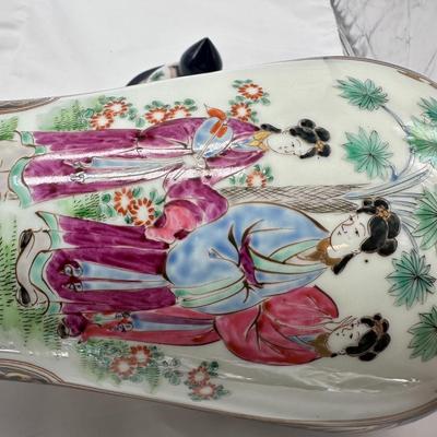 Beautiful Chinese Export Porcelain Stype Jar-local pickup and shipping available