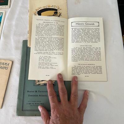 Canada - Vintage Travel Guides Plus Postcards (LR-RG)