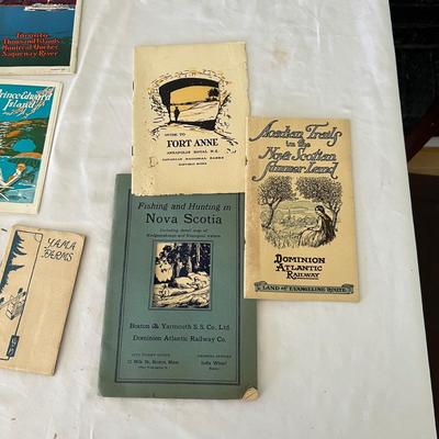 Canada - Vintage Travel Guides Plus Postcards (LR-RG)