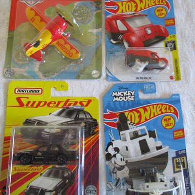 2 Matchbox vehicles, 2 Hot Wheels vehicle