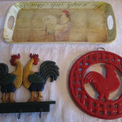 Chicken hanging décor (2) and tray
