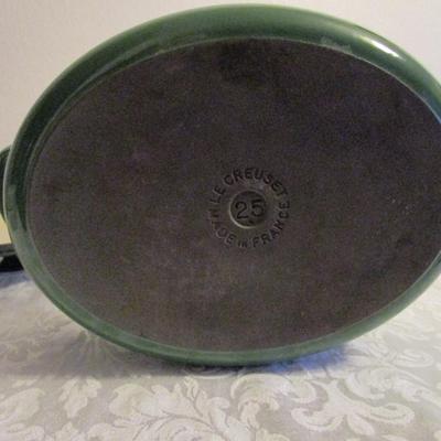 Le Creuset dutch oven pan, oval with lid