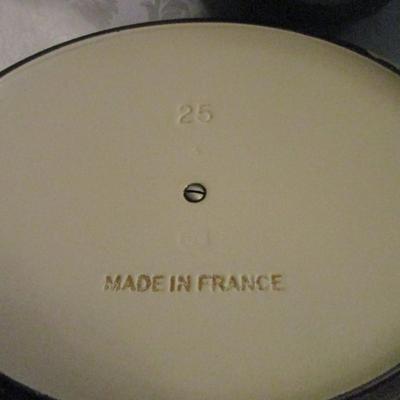Le Creuset dutch oven pan, oval with lid