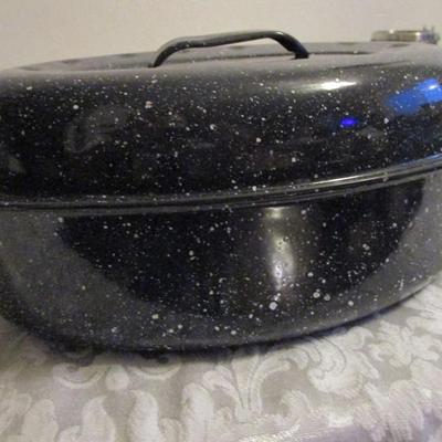 Oval roasting pan with lid