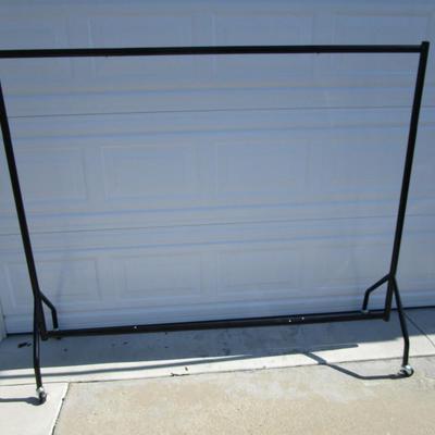 Rolling clothes rack