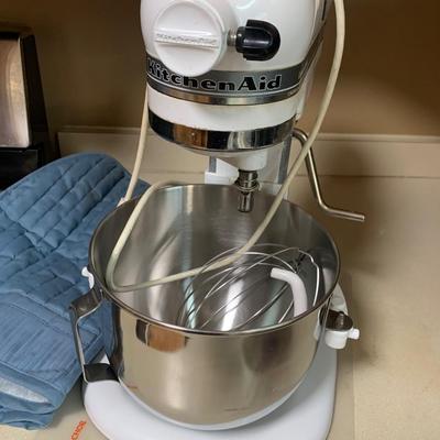 KitchenAid Model KSM5 Mixer w/ Cover