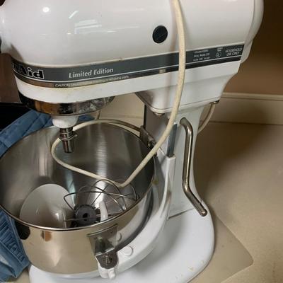 KitchenAid Model KSM5 Mixer w/ Cover