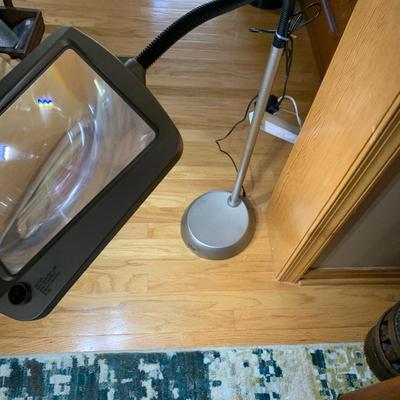 Light Up Magnifying Lamp