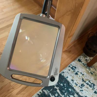Light Up Magnifying Lamp