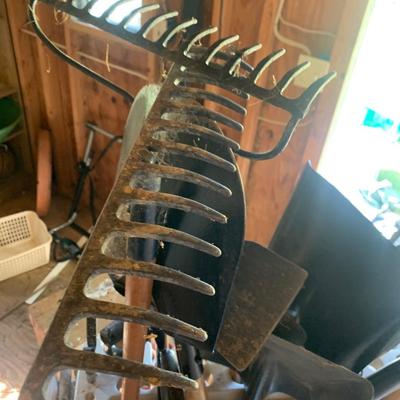 Large Yard Tools Lot w/ Storage Rack Shovels Hoe Rake Spade More