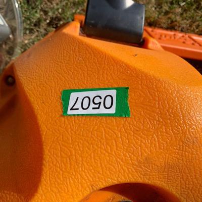 Stihl MS 290 Chainsaw w/ Hard Cover & Chain Oil