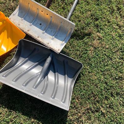 Snow Shovels Lot