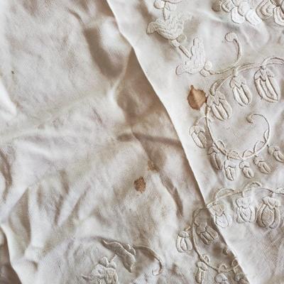 Vintage Clothes, Table Cloth and More (DR-KD)