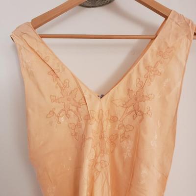 Vintage Clothes, Table Cloth and More (DR-KD)