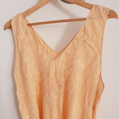 Vintage Clothes, Table Cloth and More (DR-KD)