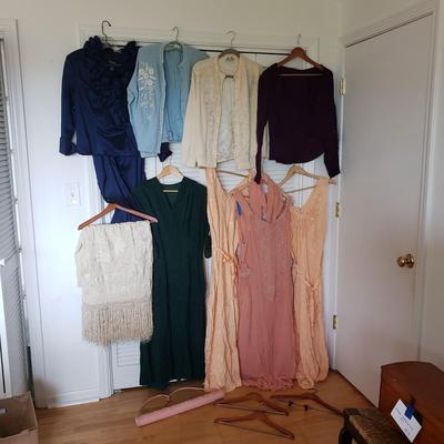 Vintage Clothes, Table Cloth and More (DR-KD)
