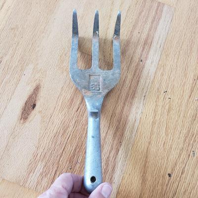 Frogs, Yard Tools and More (PB-KD)