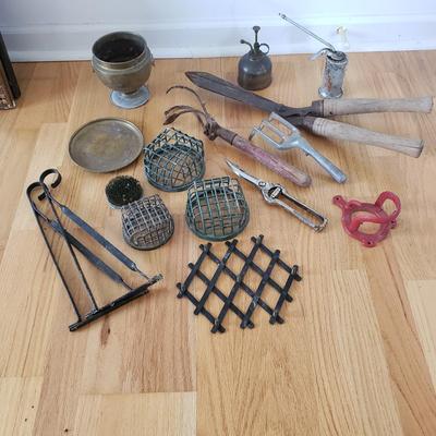 Frogs, Yard Tools and More (PB-KD)