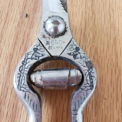 Frogs, Yard Tools and More (PB-KD)