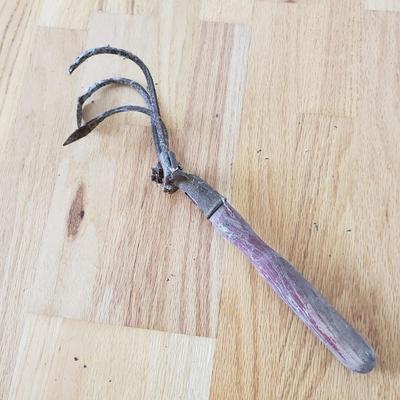 Frogs, Yard Tools and More (PB-KD)