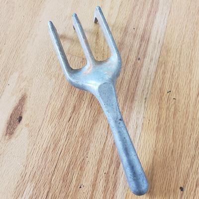 Frogs, Yard Tools and More (PB-KD)