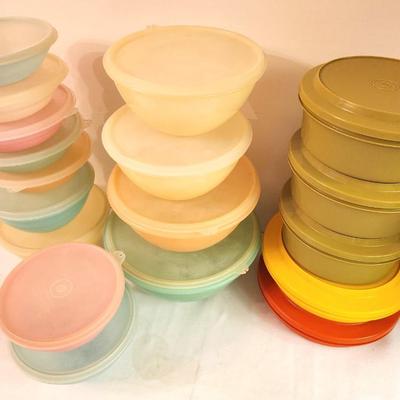 Lot #294 Lot of Vintage Tupperware - 18 Pieces