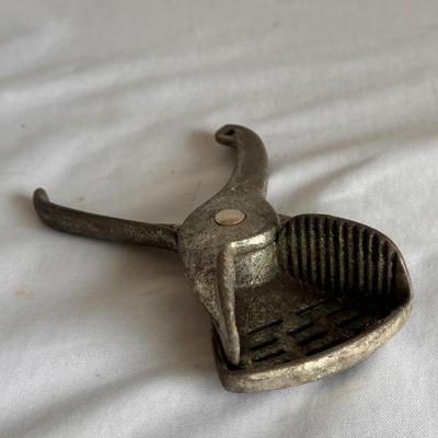 Aluminum Cone Sieve, Wooden Pestle, and Metal Lemon Squeezer (PB-DZ)
