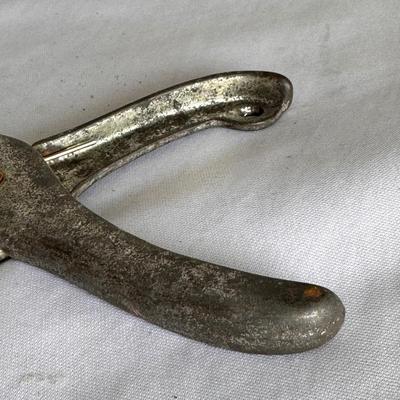 Aluminum Cone Sieve, Wooden Pestle, and Metal Lemon Squeezer (PB-DZ)