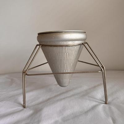 Aluminum Cone Sieve, Wooden Pestle, and Metal Lemon Squeezer (PB-DZ)