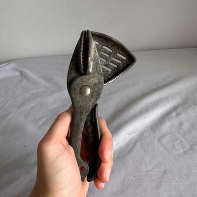 Aluminum Cone Sieve, Wooden Pestle, and Metal Lemon Squeezer (PB-DZ)