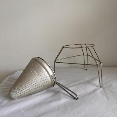 Aluminum Cone Sieve, Wooden Pestle, and Metal Lemon Squeezer (PB-DZ)