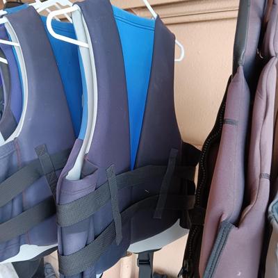 3 ADULT LIFE JACKETS (LARGE & XLARGE)
