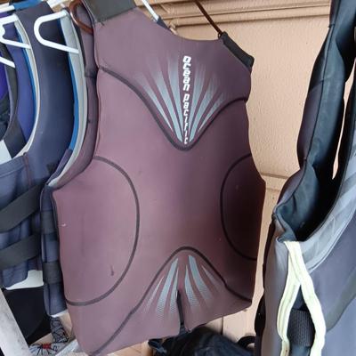 3 ADULT LIFE JACKETS (LARGE & XLARGE)