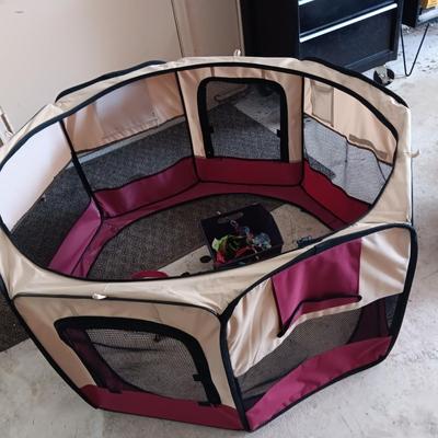SMALL DOG/PUPPY PLAY PEN PLUS DOG COLLARS & LEASHES