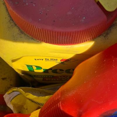 Tub of Lawn/ Garden Fertilizers / Weed Prevent
