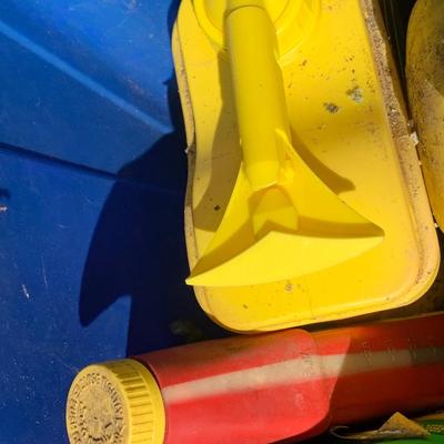 Tub of Lawn/ Garden Fertilizers / Weed Prevent