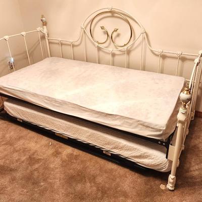 Lot #305 White Day/Trundle Bed