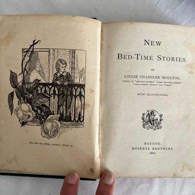 Antique Book Ends & Leather bound Books (LR-RG)