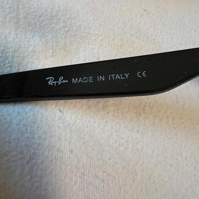 Ray Ban Sunglasses w Case